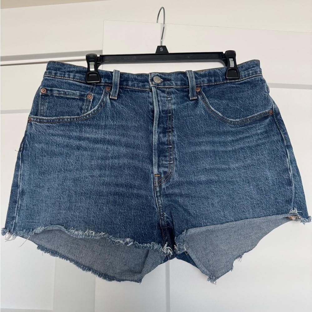 Women’s Levi’s Shorts Size 32